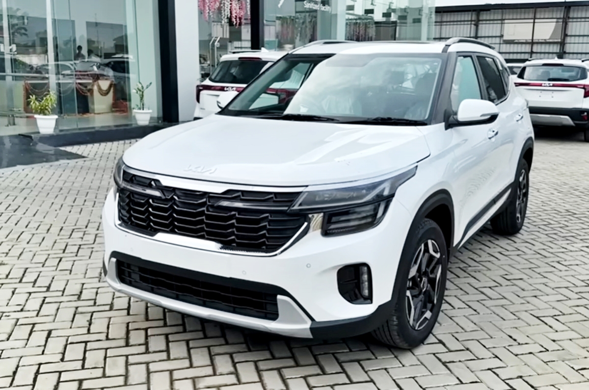 Kia Seltos front quarter 